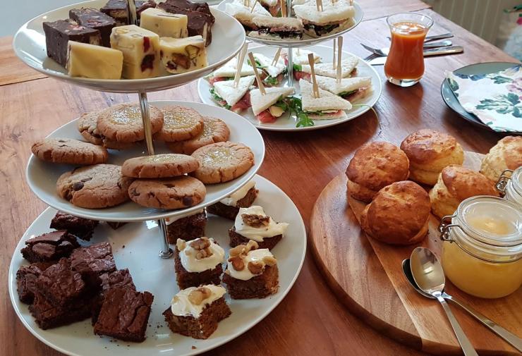 Bourgondische koffie bij Koffie en Lekkers in De Rijp. Dit is de eerste Voor de Breek in Landelijk Alkmaar.
